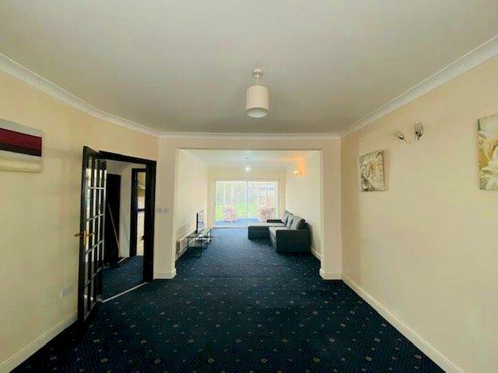 3 Bedroom Semi-Detached House To Rent In Kenton Lane, Kenton, HA3