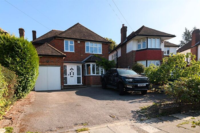 3 Bedroom Detached House For Sale In Friars Walk, London, N14