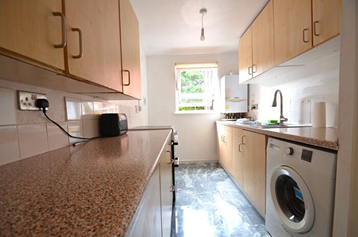 2 Bedroom Flat To Rent In Beauclerk Close, Feltham, TW13