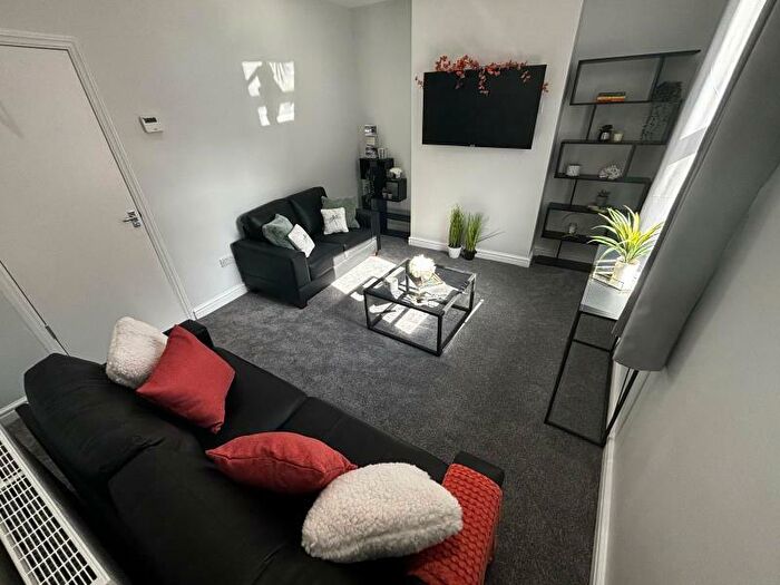 4 Bedroom Terraced House To Rent In Granby Grove, LS6