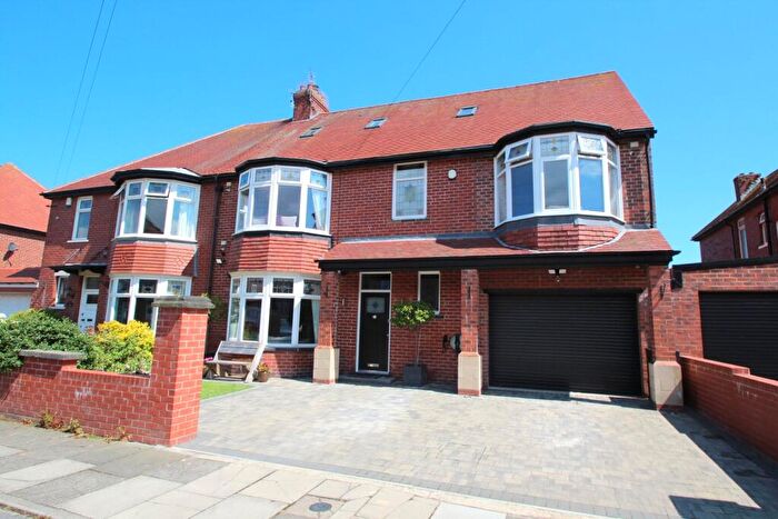 6 Bedroom Semi-Detached House For Sale In Kennersdene, Tynemouth, NE30