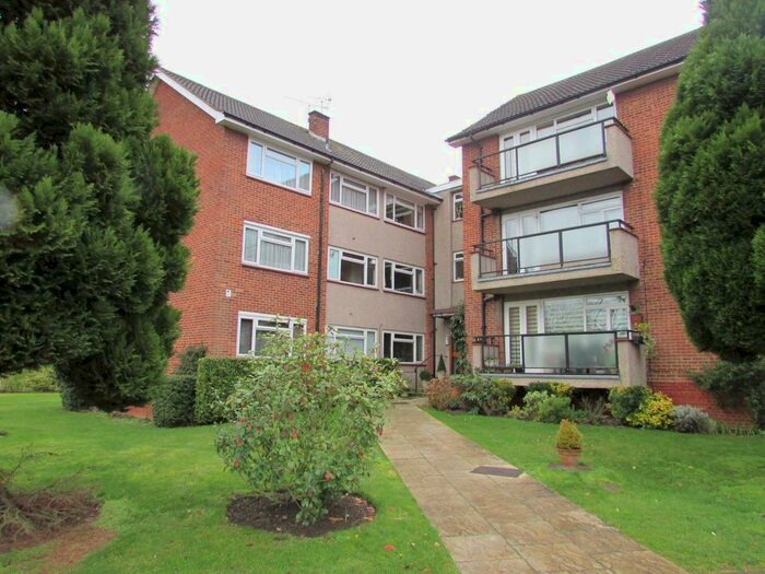 2 Bedroom Flat To Rent In Knowl Park, Elstree, WD6