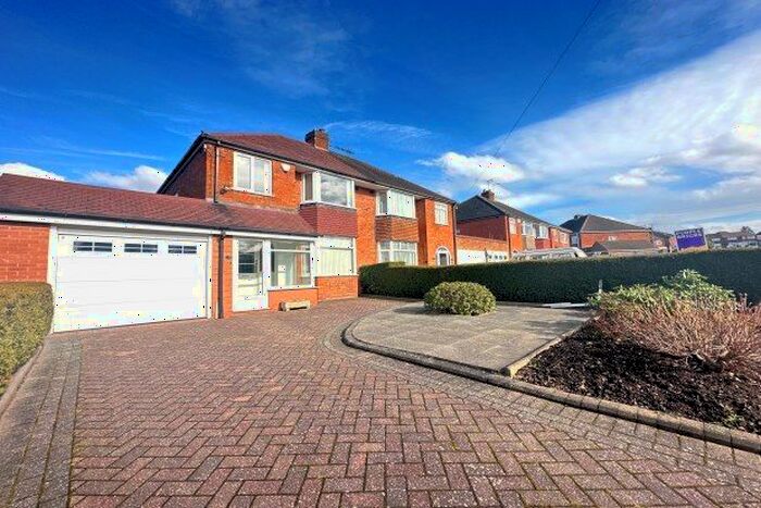 3 Bedroom Semi-Detached House To Rent In Windsor Drive, Solihull, B92