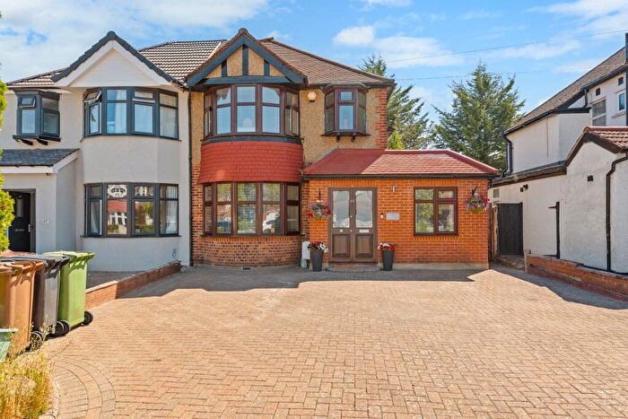 4 Bedroom Semi-Detached House For Sale In Woodlands Avenue, Worcester Park, Surrey, KT4