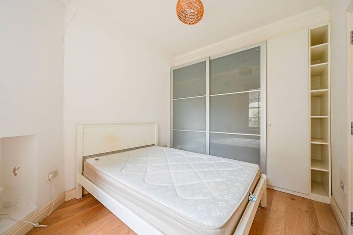 1 Bedroom Flat To Rent In Deal Street, Shoreditch, London, E1