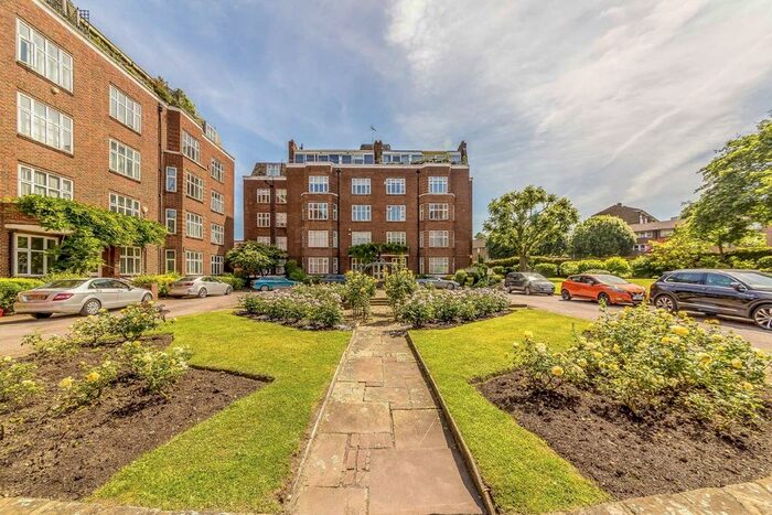 4 Bedroom Flat To Rent In Putney Hill, London, SW15