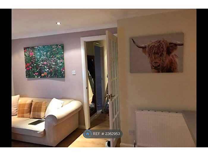 1 Bedroom Flat To Rent In Sopwith Close, Kingston Upon Thames, KT2