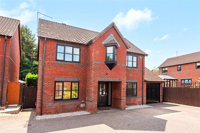 4 Bedroom Detached House For Sale In Bignell Croft, Loughton, Milton Keynes, Buckinghamshire, MK5