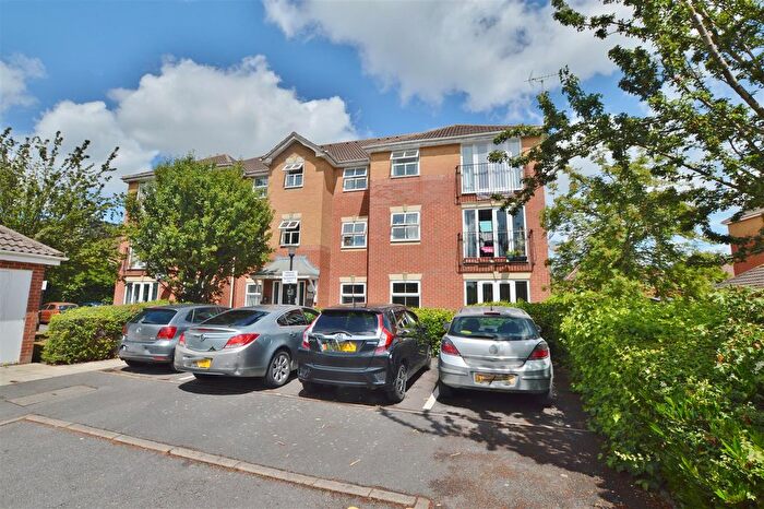 1 Bedroom Flat For Sale In Botham Drive, Slough, SL1