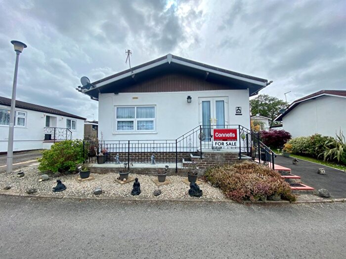 2 Bedroom Park Home For Sale In Summerlands Court, Liverton, Newton Abbot, TQ12