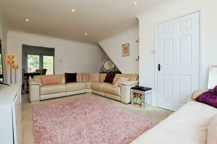 3 Bedroom Terraced House For Sale In St. Annes Way, Worksop, S80