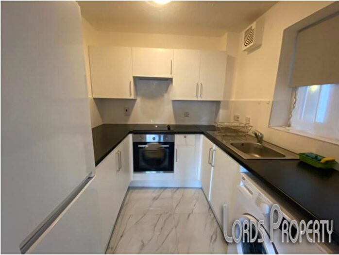 1 Bedroom Flat To Rent In Tennyson Close, Enfield, EN3
