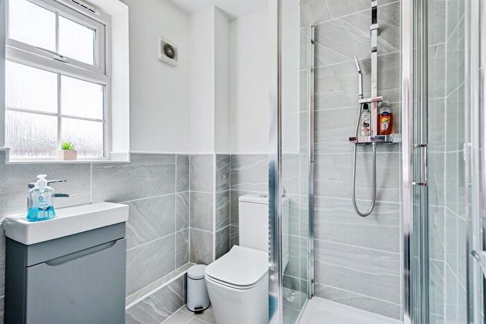 5 Bedroom Detached House For Sale In Chastleton Road, Swindon, SN25