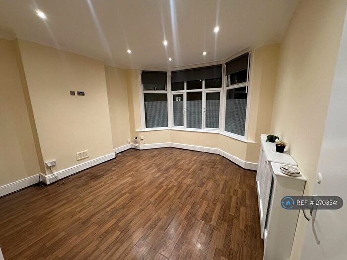 2 Bedroom Maisonette To Rent In Melfort Road, Croydon, CR7