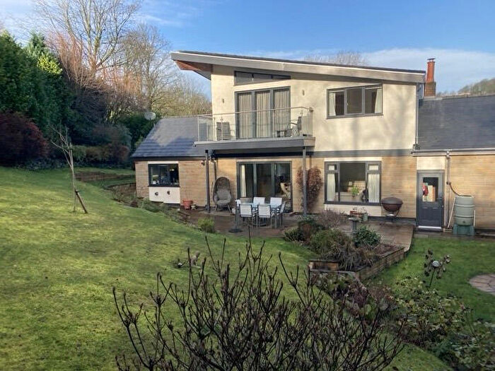 6 Bedroom Bungalow For Sale In Delph New Road Dobcross, OL3