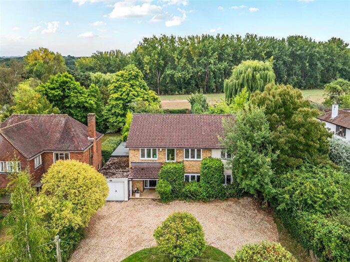 4 Bedroom Detached House For Sale In Lower Farm Road, Effingham, KT24