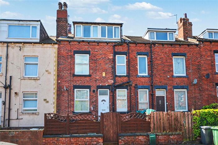 3 Bedroom Town House For Sale In Parkfield View, Leeds, West Yorkshire, LS11