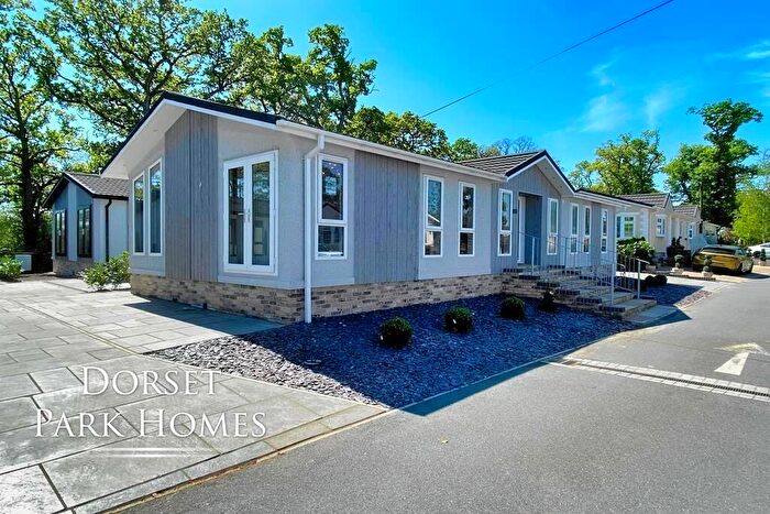 2 Bedroom Park Home For Sale In Organford Manor Country Park, Poole, BH16