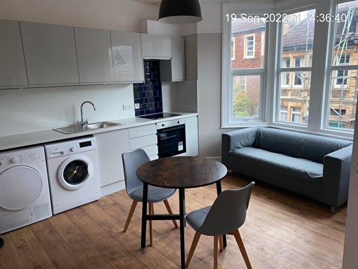 2 Bedroom Flat To Rent In Alma Road Avenue, Bristol, BS8