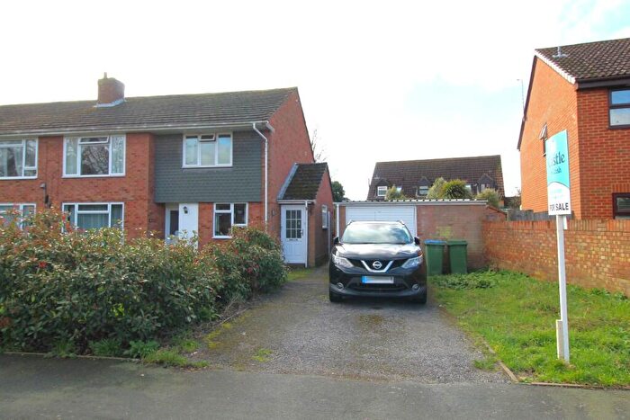2 Bedroom Maisonette For Sale In Thrupps Lane, Walton-On-Thames, Surrey, KT12