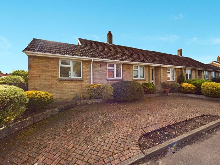 2 Bedroom Semi-detached Bungalow For Sale In Salters Cottages, Ludford, LN8