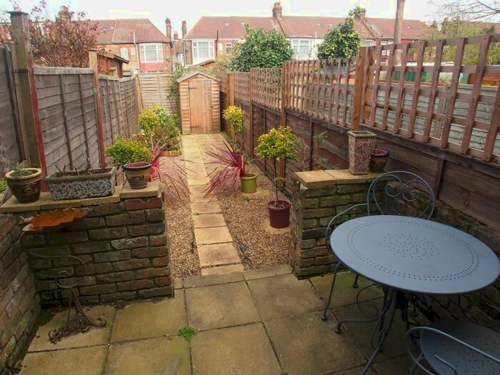 2 Bedroom Maisonette To Rent In Lyndhurst Rd, Wood Green, N22