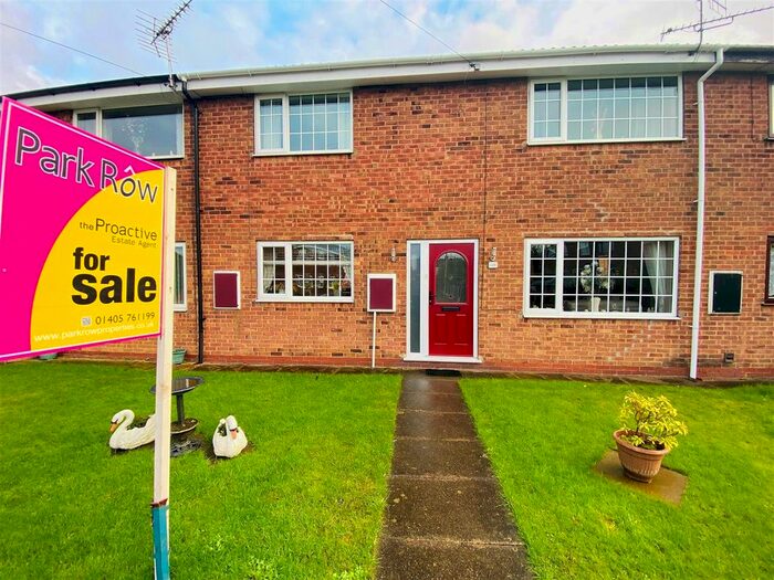3 Bedroom Terraced House For Sale In Church Close, Goole, DN14