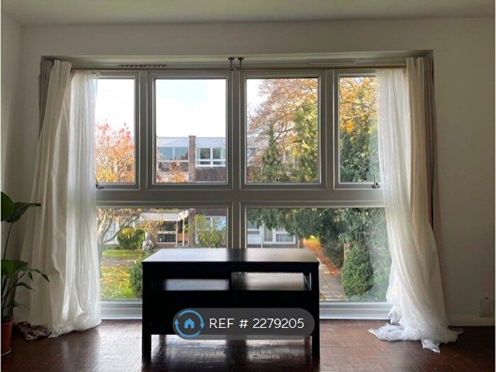 1 Bedroom Flat To Rent In Foxgrove, London, N14