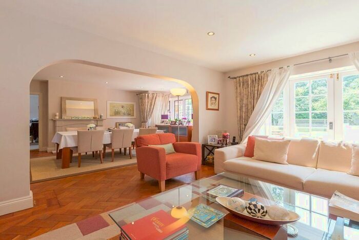 6 Bedroom Semi-Detached House To Rent In Crespigny Road, Hendon, NW4