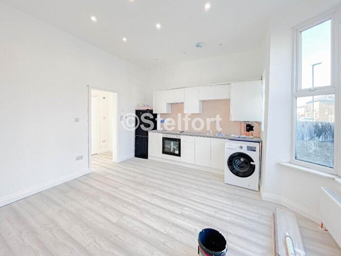 1 Bedroom Flat To Rent In Howards Road, London, E13