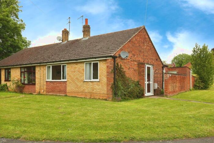 2 Bedroom Semi-Detached Bungalow For Sale In Hill Crescent, Stretton On Dunsmore, Rugby, CV23
