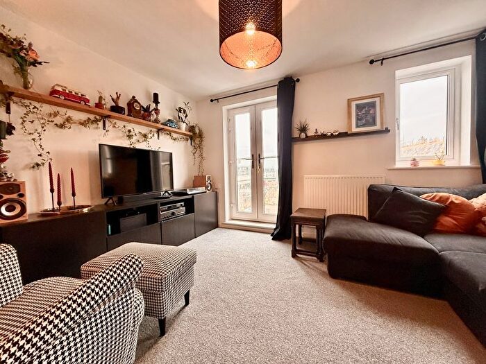 3 Bedroom Terraced House For Sale In Encombe Street, Plymouth, PL9