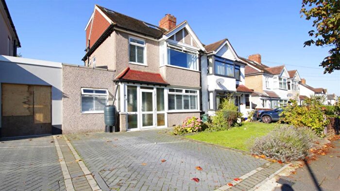 6 Bedroom Semi-Detached House For Sale In Beaconsfield Road, London, SE9