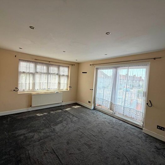 4 Bedroom End Of Terrace House To Rent In Wren Road, Dagenham, RM9
