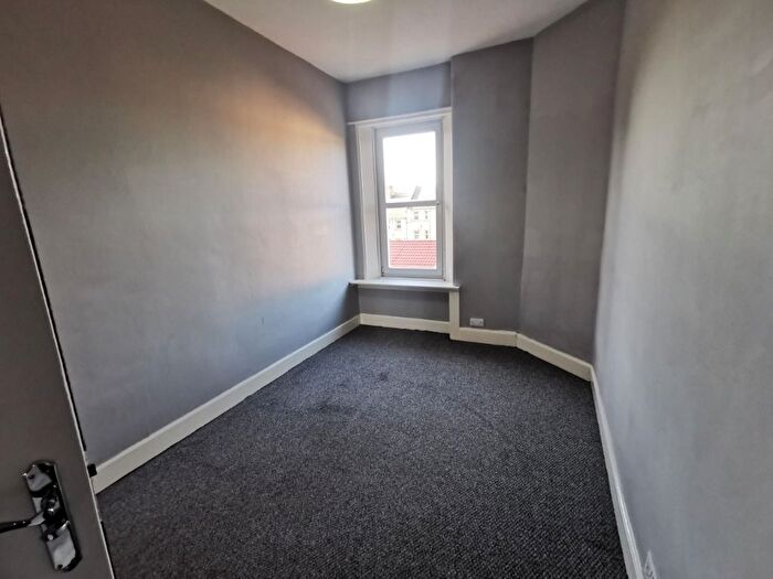 3 Bedroom Flat To Rent In Court Street, Stobswell, Dundee, DD3