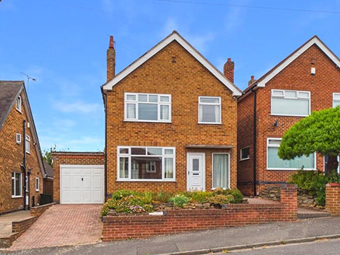 3 Bedroom Detached House For Sale In Mowbray Rise, Arnold, Nottingham, NG5