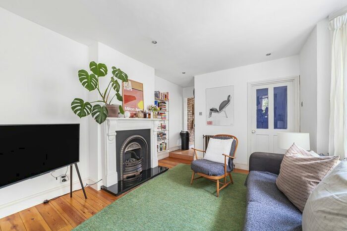 2 Bedroom Flat To Rent In Oakhurst Grove, London, SE22