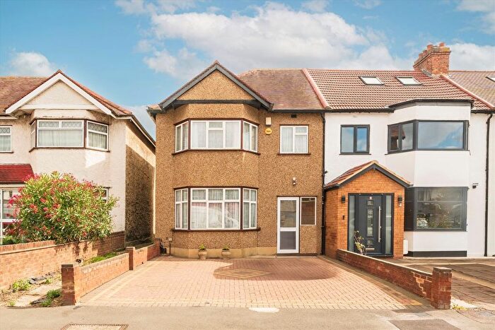 3 Bedroom Property To Rent In Costons Lane, Greenford, UB6