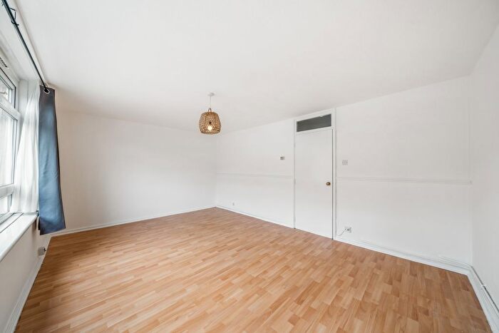 2 Bedroom Flat For Sale In North End Road, West Kensington, W14