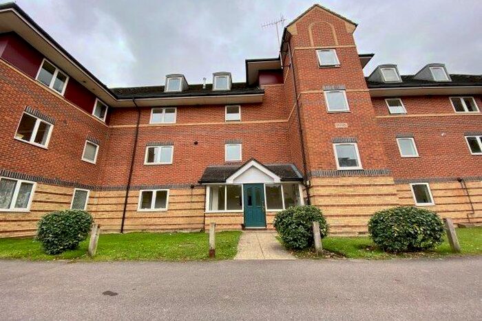 2 Bedroom Flat To Rent In Warnford Court, Southampton, SO15
