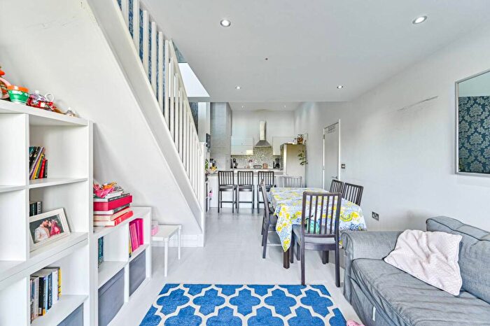 3 Bedroom Flat For Sale In Yeoman Street, Deptford, London, SE8