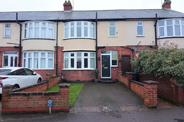 3 Bedroom Terraced House For Sale In Black Swan Lane, Luton, Bedfordshire, LU3