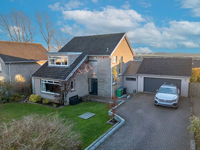 4 Bedroom Detached House For Sale In Old Kirk Place, Dunfermline, KY12