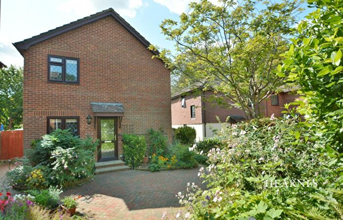 3 Bedroom Detached House For Sale In Lewens Close, Wimborne, Dorset, BH21