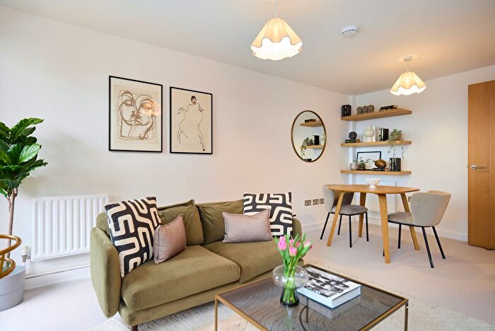 1 Bedroom Flat To Rent In Chatham Place, London, E9