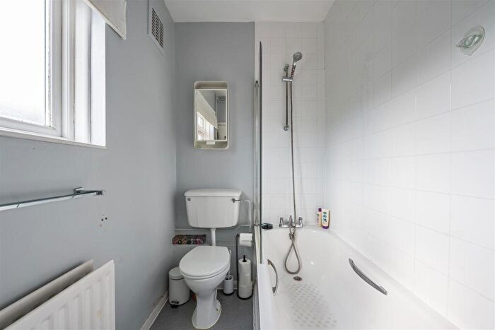 2 Bedroom Flat For Sale In Leucha Road, Walthamstow, E17