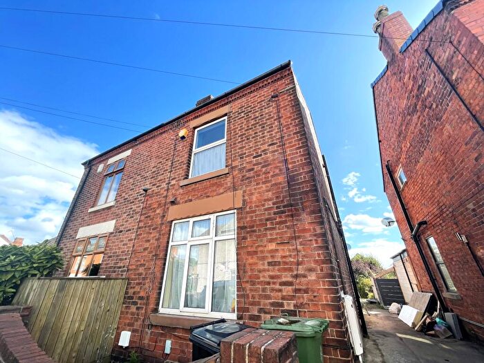 3 Bedroom Semi-Detached House To Rent In South Street, DE55
