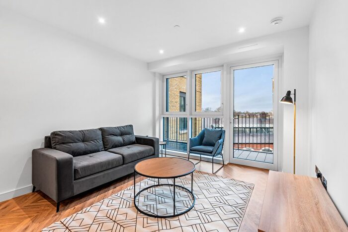 1 Bedroom Flat To Rent In Royal Exchange, London, KT1