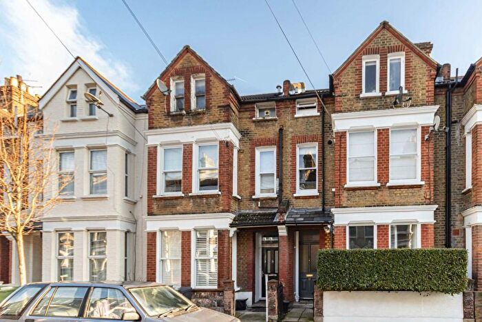 1 Bedroom Flat To Rent In Kenwyn Road, Clapham, SW4