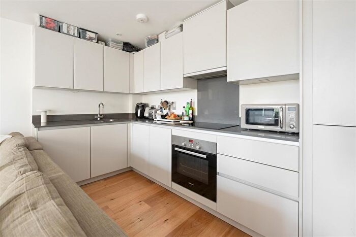 1 Bedroom Flat For Sale In Dalston Lane, London, E8